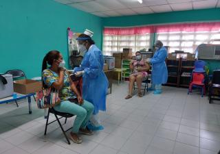 Continúa proceso de vacunación con Pfizer en Los Santos  
