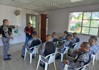 Minsa imparte sesiones educativas a la Policía Nacional en Los Santos