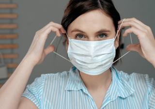 Uso de mascarilla medida de prevención para reducir el riesgo de contagio COVID-19 