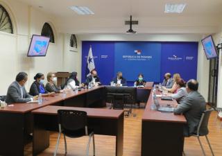 Analizan estrategias para continuar reapertura de escuelas públicas 
