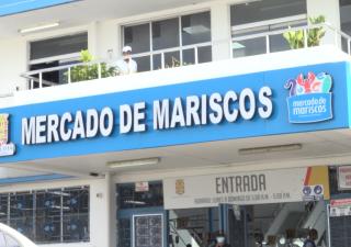 Personal de Salud regional verifica en el Mercado de mariscos
