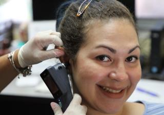 El ruido excesivo causa perdida del oído, protégelo