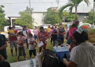 En jornada extramuros, aplican más de mil dosis contra la Covid  