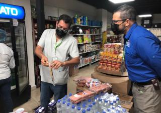 Inspeccionan y verifican cumplimiento de normas en locales del área de Carrasquilla 