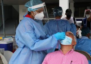 Vacunación, hisopado y atención médica en puntos fijos y transitorios de la región Metropolitana 