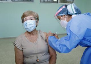 Dosis de esperanza para adulto mayores de 60 años