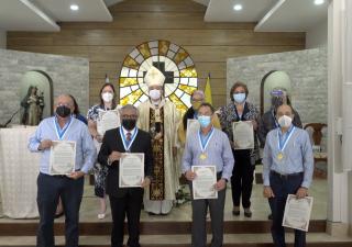Médicos son condecorados con la medalla Santa María la Antigua