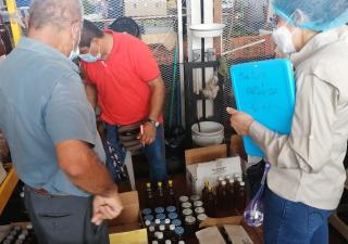 Verifican registro sanitario de miel en mercados públicos del área metropolitana 