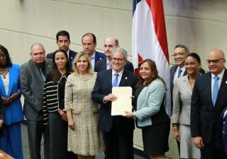 Viceministro de Salud participa en reunión con la Comisión con el Comité de Familiares de Víctimas por el Derecho a la Salud y Vida en la Asamblea 