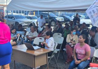 Población de Parque Lefevre recibe los servicios de la clínica móvil