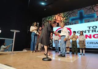 Estudiante de la Escuela Porfirio Meléndez gana oratoria sobre el dengue