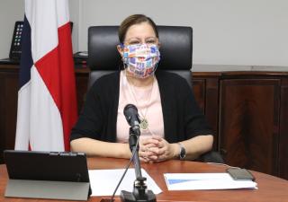 Ministra Turner resuelve dudas del público