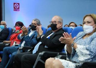 Ministro de Salud participa de homenaje a enfermeras en la C.S.S. 