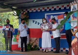 Gobernador de la comarca Ngäbe-Bugle distingue a coordinadora del PAI