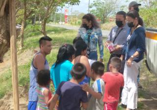 Panamá Este realizo entrega de leche infantil a niños vulnerables.
