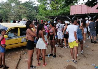  Autoridades de Salud clausuran actividad en los balnearios Cabobré y el Oasis en Panamá Este
