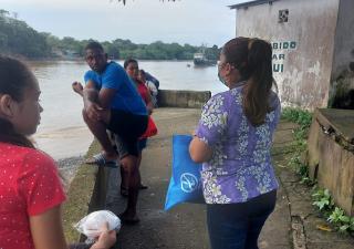 Realizan entrega de mascarillas y gel en Panamá Este