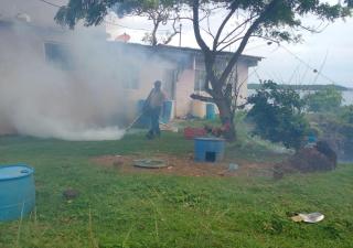 Equipo de Control de Vectores de Panamá realizando acciones para la eliminar criaderos