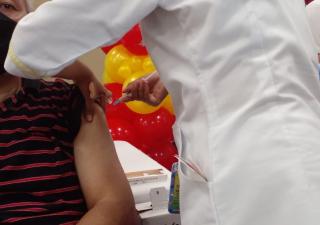 Equipos vacunadores siguen inmunizando a la población norteña     	