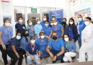 Funcionarios de la región de Salud de Panamá Norte visten de azul