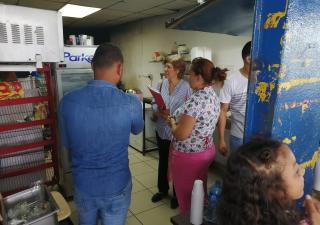 Supervisan oferta de alimentos en planteles educativos de Panamá Norte