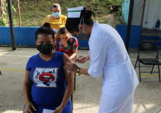 Inocularan con segundas dosis a quienes se colocaron su primera dosis en barrido en Panamá Norte