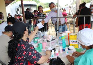 Aprovechan atención médica en la feria interinstitucional en Las Cumbres