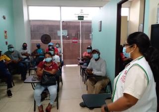 Se imparten charlas para operarios de establecimientos de interés sanitario para obtención de carné verde