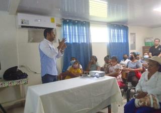 Reunión de promoción y prevención de enfermedades crónicas a grupos de adultos mayores en El Cacao