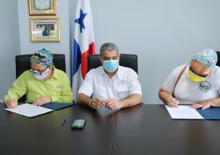 Ministro Sucre logra acuerdo con afectados por Dietilenglicol