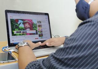 MINSA recomienda disminuir el tiempo de los niños frente a las pantallas