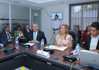 Hospital Santo Tomas y Del Niño se benefician con traslado de partida sustentada por el Ministerio de Salud