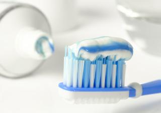 Minsa alerta sobre posibles efectos adversos del fluoruro de estaño en pastas dentales