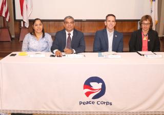 Viceministro Sucre asiste a juramentación de voluntarios del Cuerpo de Paz