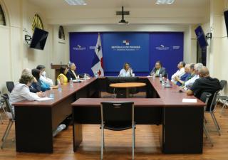Autoridades se reúnen para garantizar atenciones cardiovasculares a la población infantil no asegurada en la Ciudad de la Salud 