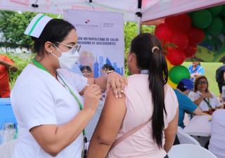 Ante nuevos casos registrados por Covid-19 autoridades reiteran vacunación a población vulnerable