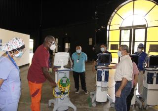 MINSA entrega equipos al Centro de Convenciones Figali para la atención de pacientes COVID-19