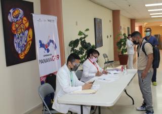 Se prioriza personal de primera línea durante la vacunación contra la COVID-19 en el HST