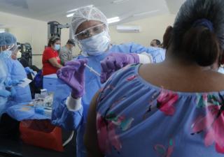 Proceso de vacunación COVID-19 a personas con discapacidad en San Miguelito