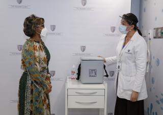 Personal sanitario que atiende pacientes COVID-19 en hospitales privados inician proceso de vacunación 