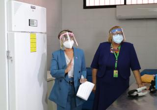 Trasladan primer congelador para vacunas COVID-19 al PAI