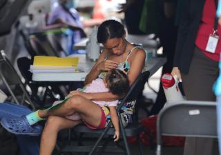 Coordinan acciones para brindar atención médica a migrantes ubicados en albergue 