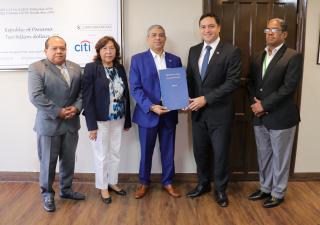 MEF realiza traspaso de lanchas al Minsa para reforzar atenciones médicas en las comarcas 