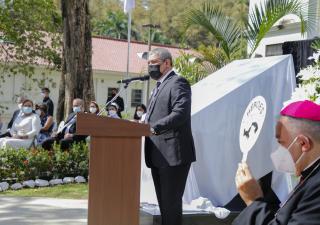 “Honramos a nuestros profesionales que perdieron la batalla contra el COVID-19”: ministro Sucre   