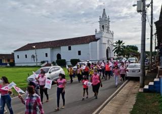 En Parita trabajadores de salud participan de caminata y afianzan lucha contra el cáncer 
