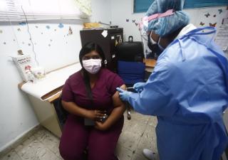 Inicia vacunación al personal de Salud en el distrito de San Miguelito 