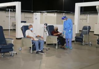 Más de 50 pacientes acuden diariamente a recibir tratamiento ambulatorio con antivirales en el Figali