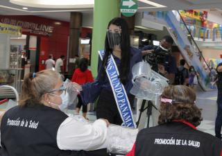 Entregan 3mil pantallas faciales en Albrook Mall, piden a la población no bajar la guardia 