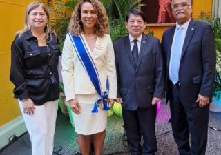 Gobierno de Nicaragua condecora a profesional de la salud panameña