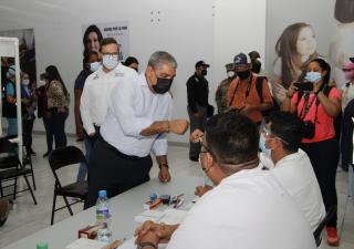 “Seguiremos sumando centros comerciales a la estrategia de vacunación”: ministro Sucre